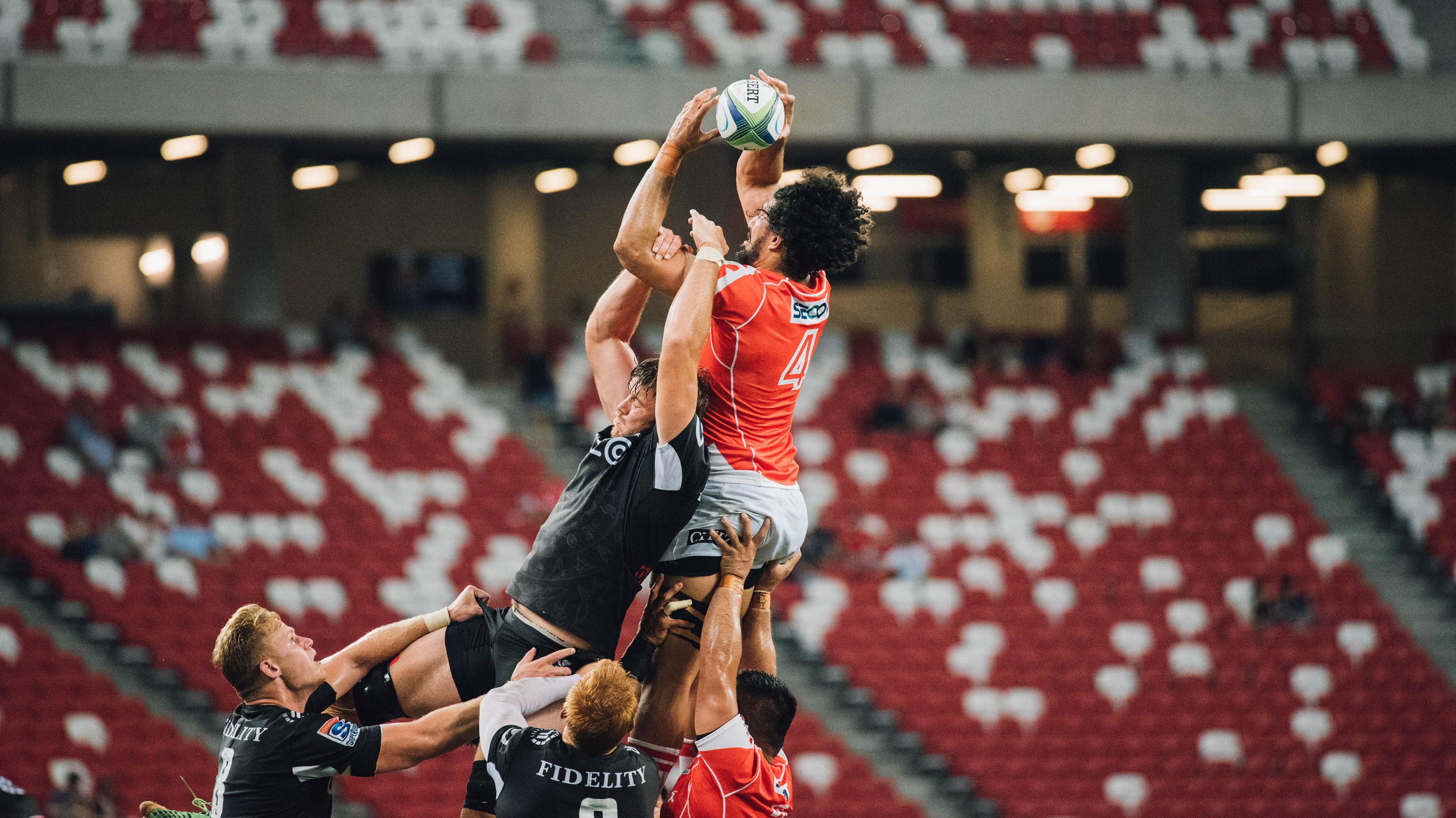 赛道上的戏剧性逆转,哈斯绝杀红牛二队,佩雷兹统治全场