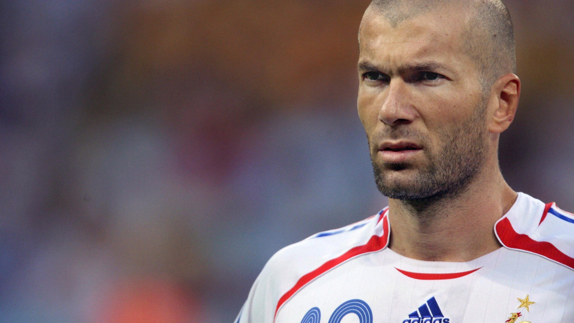 1.银石烽烟，当迈凯伦的橘色闪电，劈开红牛二队的钢铁防线（侧重画面感与对抗性）